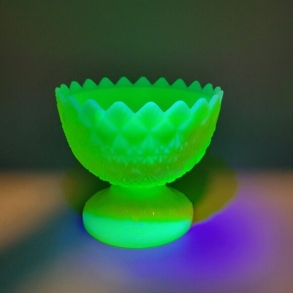 Fenton Olde Virginia Glass Fine Cut and Block Custard Candy Dish GLOWS - No Lid - Picture 1 of 8